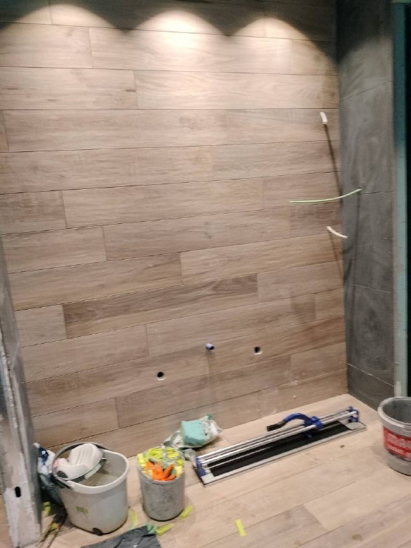 Baño azulejos imitación madera · Barcelona · 2025
