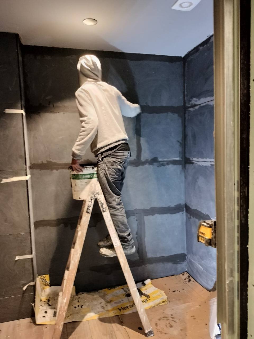 Impermeabilización baño en curso · Barcelona · 2025
