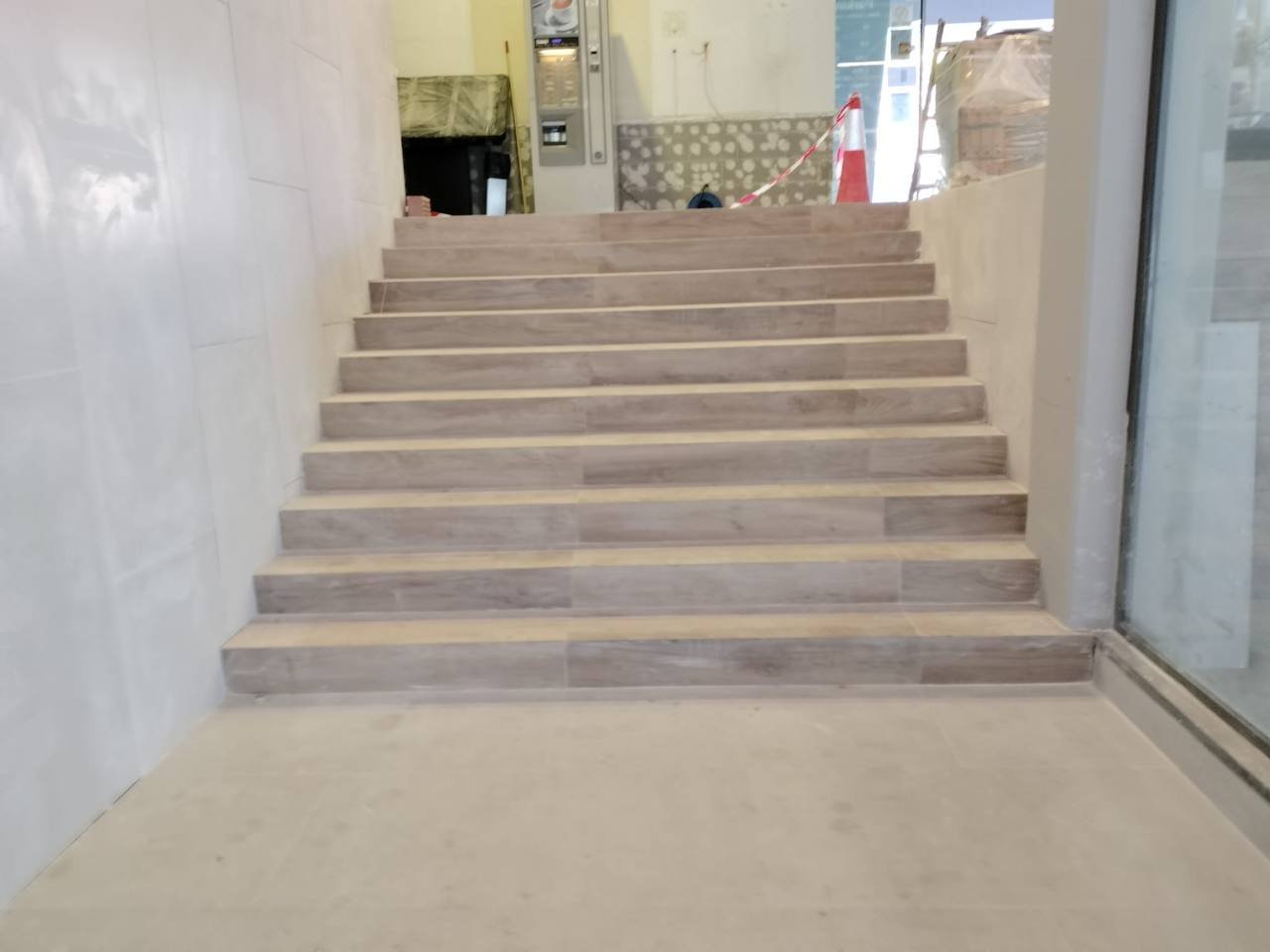 Escaleras interiores reformadas · Barcelona · 2025