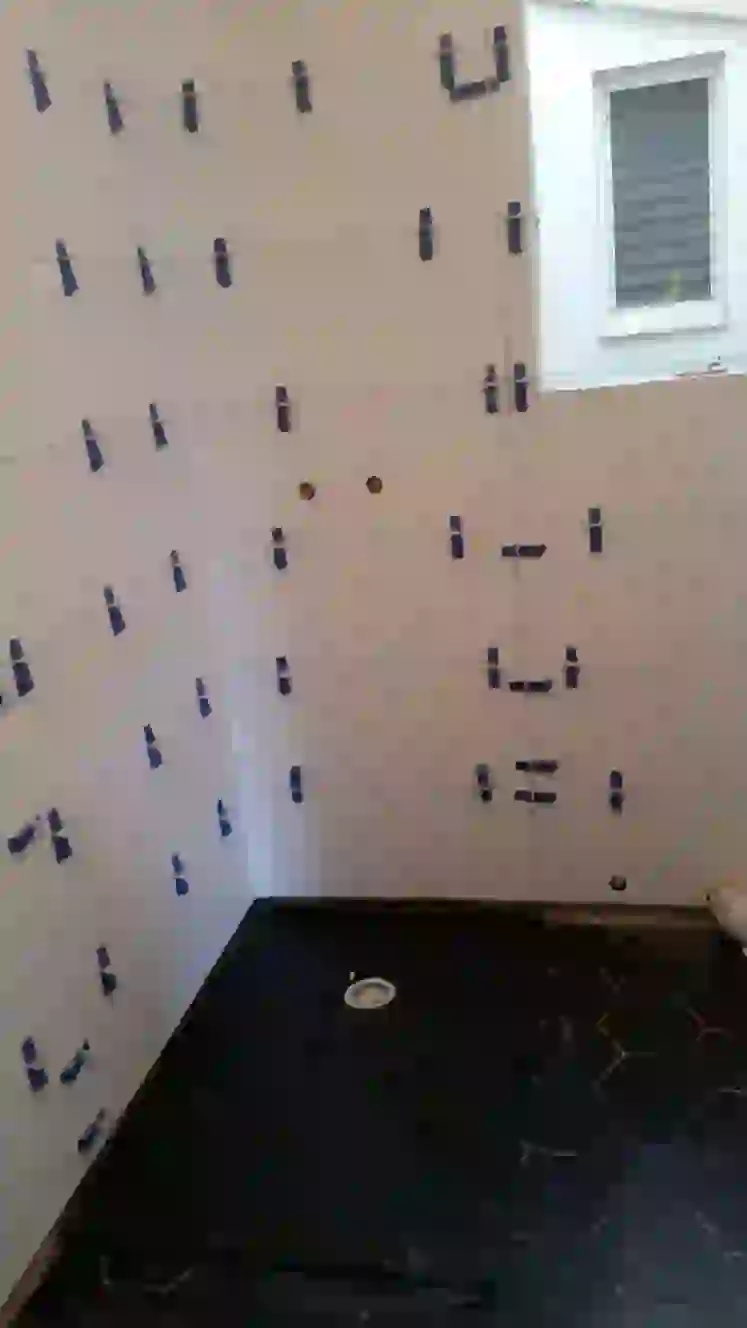 Baño con azulejos blancos · Barcelona
